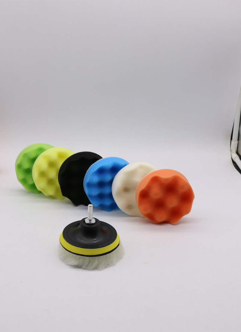 4 hüvelykes autóhullám alakú polírozó szivacsbetét, gyapjúlap, öntapadó betét, összekötő rúd elektromos fúróhoz, összesen 9 részes készlet