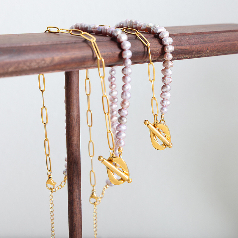 Ogrlica od prirodnih slatkovodnih ljubičastih bisera Ženski pozlaćeni lančić od nehrđajućeg čelika OT kopča Estetska ogrlica Luksuzni nakit