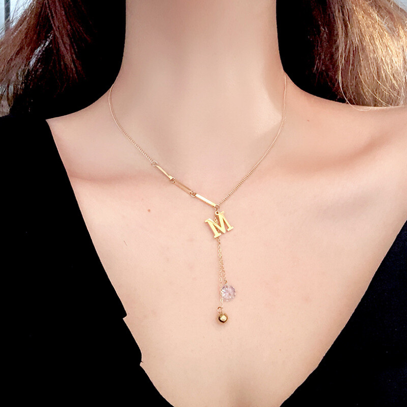 316L nehrdzavejúca oceľ Nové módne jemné šperky Elegantné sexy M zirkónové prívesky s retiazkovým náhrdelníkom a príveskami pre ženy