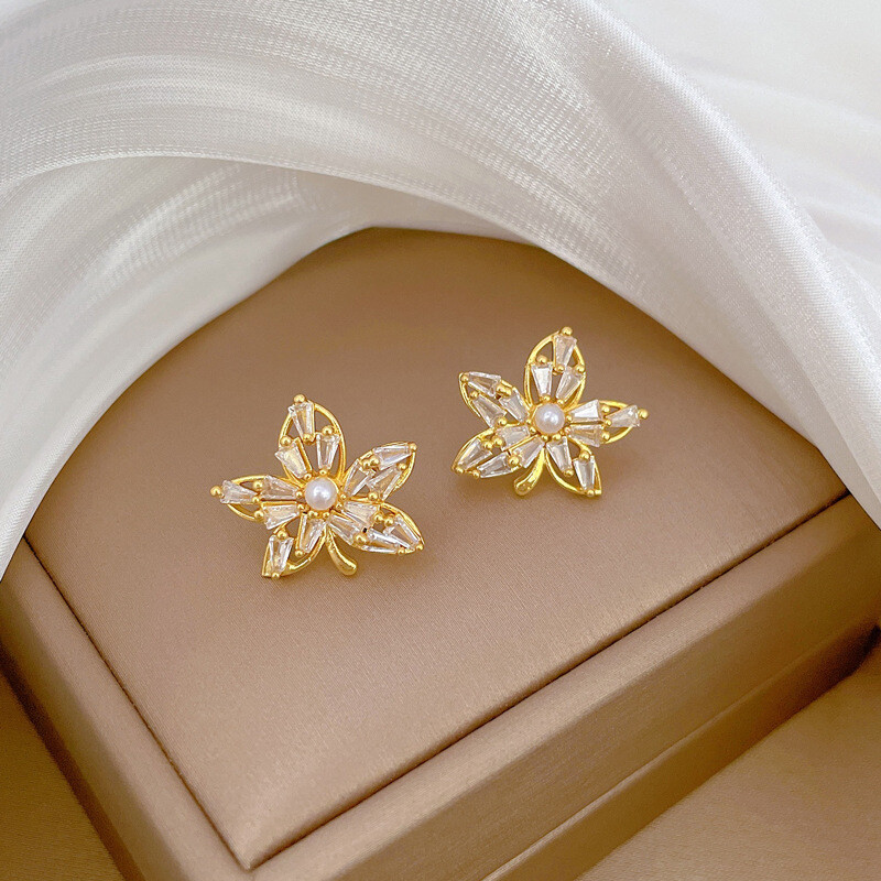 Klasikinis mikro inkrustuotas temperamento perlas Puošnus klevo lapas, naujas karoliai auskarų rinkinys Madingi mergaičių žavesio aksesuarai nerūdijančio plieno