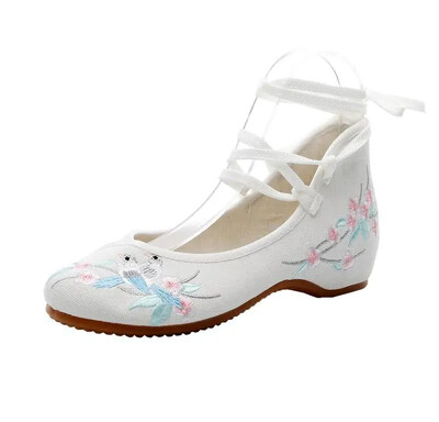 Módne vyšívané čínske štýlové dámske topánky s nízkym podpätkom, elegantné ležérne zapatos, vintage dámske látkové topánky v etnickom štýle