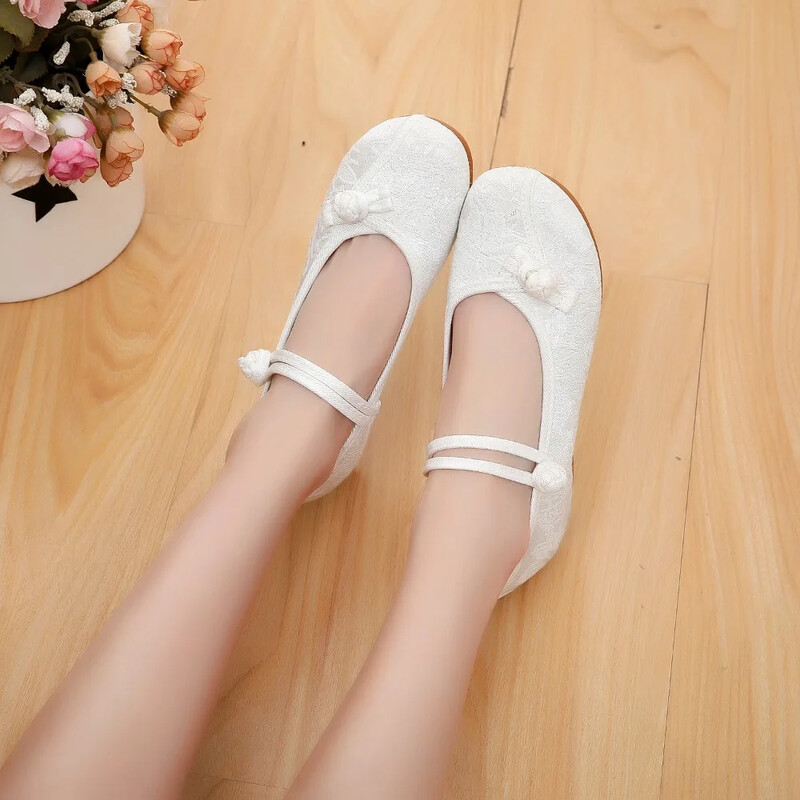 Módne vyšívané čínske štýlové dámske topánky s nízkym podpätkom, elegantné ležérne zapatos, vintage dámske látkové topánky v etnickom štýle