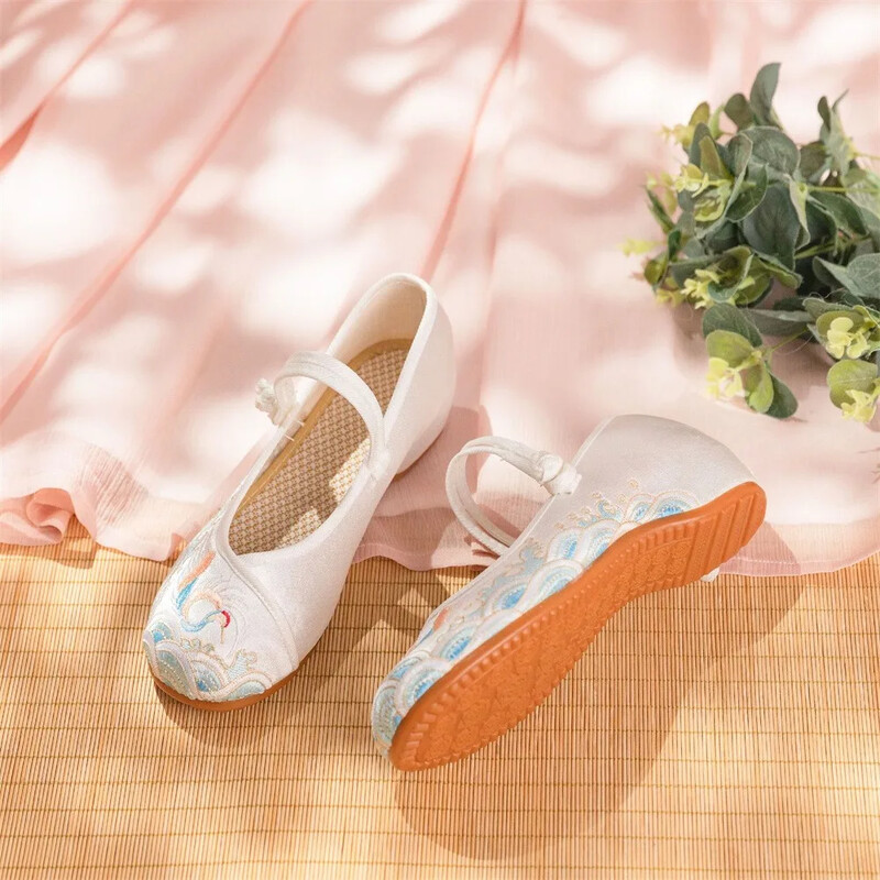 Módne vyšívané čínske štýlové dámske topánky s nízkym podpätkom, elegantné ležérne zapatos, vintage dámske látkové topánky v etnickom štýle