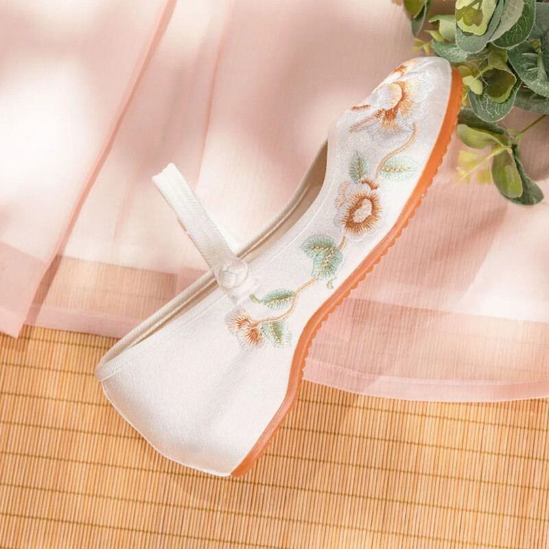 Módne vyšívané čínske štýlové dámske topánky s nízkym podpätkom, elegantné ležérne zapatos, vintage dámske látkové topánky v etnickom štýle