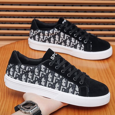 Új férfi vászoncipők Alkalmi lapos cipők 2024 nyári divat Kényelmes férfi tornacipők csúszásmentes, légáteresztő gördeszkacipők