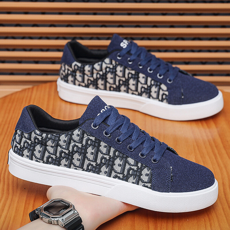 Új férfi vászoncipők Alkalmi lapos cipők 2024 nyári divat Kényelmes férfi tornacipők csúszásmentes, légáteresztő gördeszkacipők