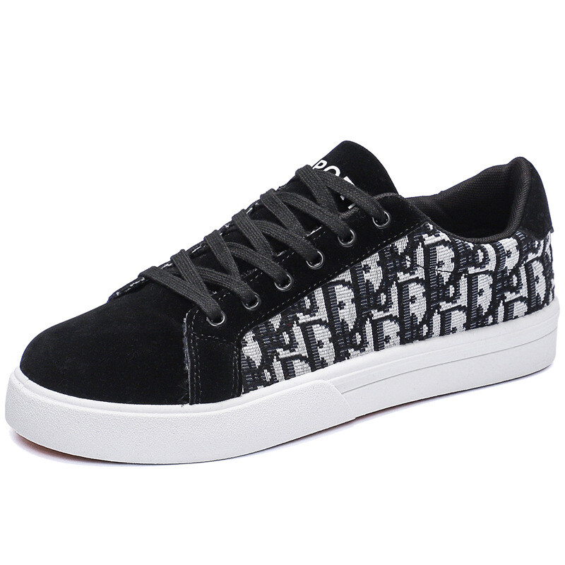 Új férfi vászoncipők Alkalmi lapos cipők 2024 nyári divat Kényelmes férfi tornacipők csúszásmentes, légáteresztő gördeszkacipők