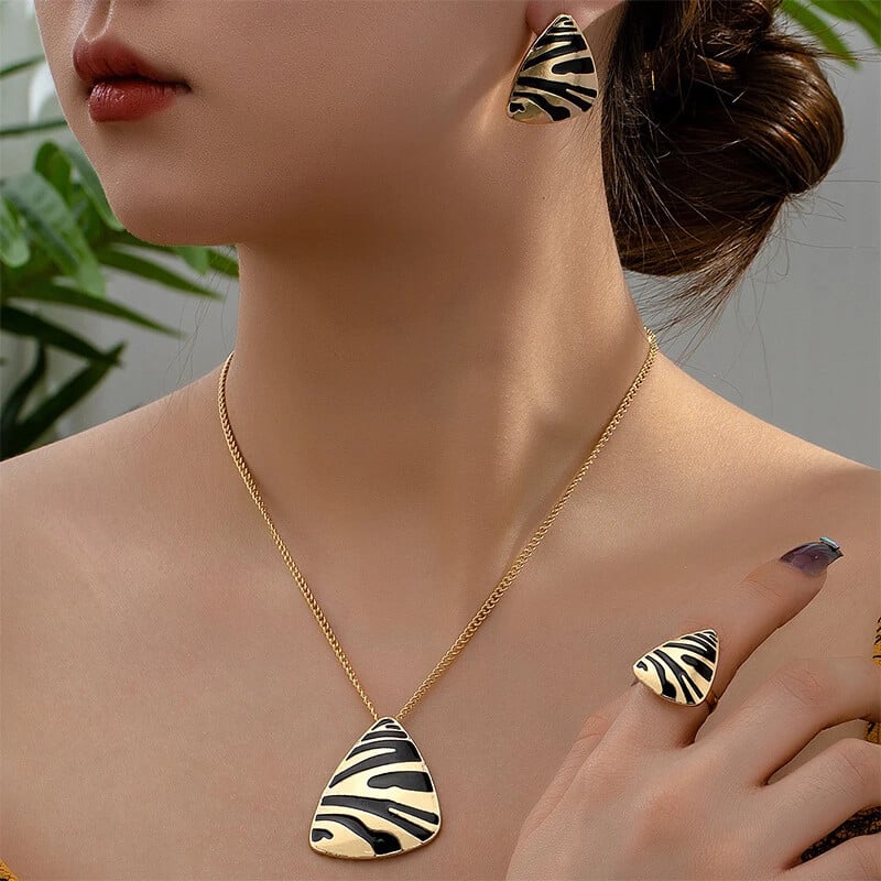 Set de bijuterii pentru femei geometrice metal negru email colier cercei inel trei piese stil retro cadou OL petrecere de vacanță BS013