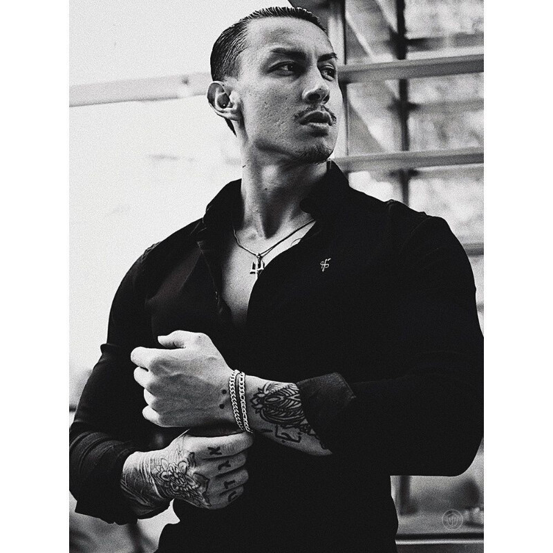 Klasszikus divatos háromágú medál nyaklánc férfiaknak Egyszerű kiváló minőségű varázslatos ezüst színű nyaklánc parti ékszerek