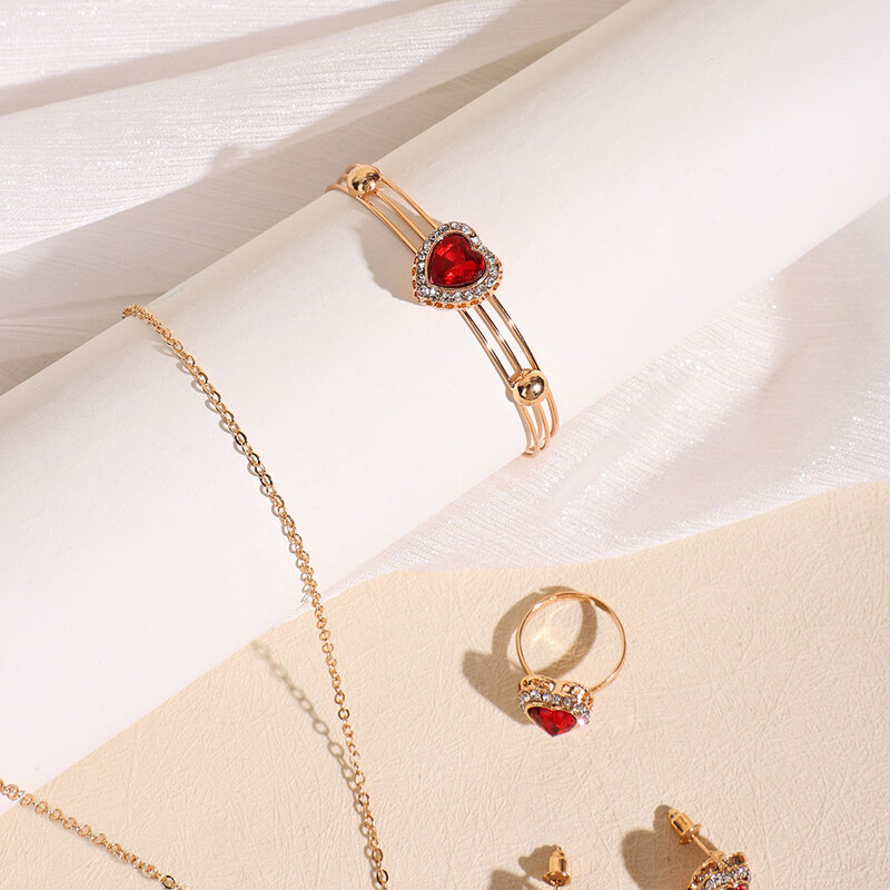Női Nyakláncok Ékszer Szettek Szerelem Szív Piros Kristály Cirkon Fülbevaló Medálok Gyűrűk Karkötő Esküvői Eljegyzési ékszerek