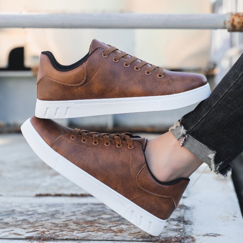 Мъжки спортни обувки от кафява изкуствена кожа Мъжки вулканизирани обувки Модни универсални едноцветни маратонки за мъже Големи размери 48 маратонки