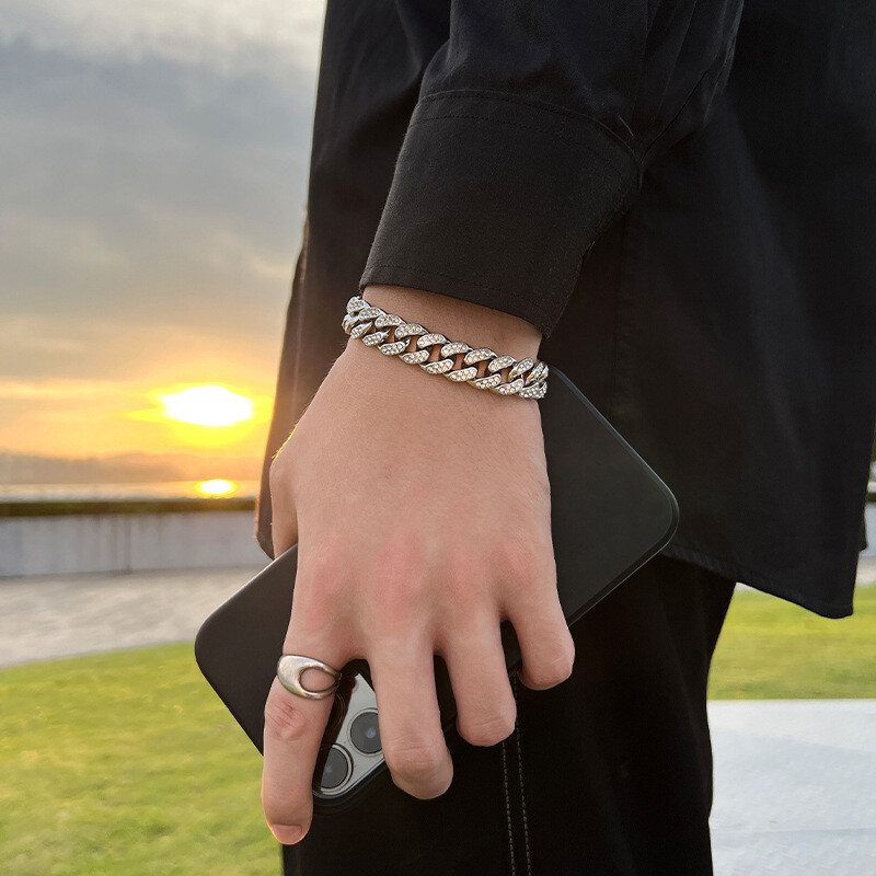 Hip hop narukvica s kubanskim lancem od punog kristalnog kamena za muškarce Srebrne boje Metalni lanac s vještačkim kamenčićima Muška narukvica za zatvaranje za sreću