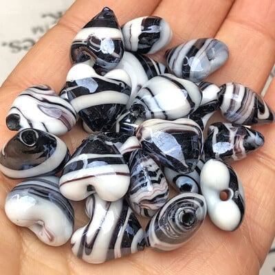 15MM Veľký Murano srdiečkový malachitový zelený cukríkový pruhovaný krištáľový sklenený prívesok s korálkou na výrobu náušníc s motívom lásky.
