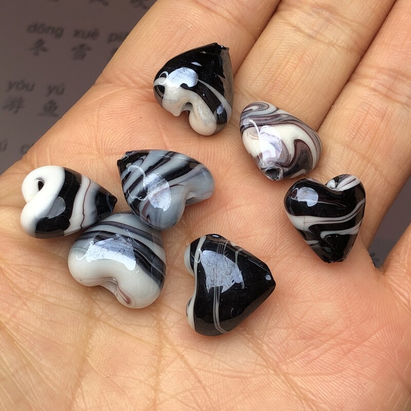 15MM Veľký Murano korálik so srdcom, čiernobielymi pruhmi, lampworkový krištáľový sklenený prívesok na výrobu DIY náušníc, náramkov, doplnkov.