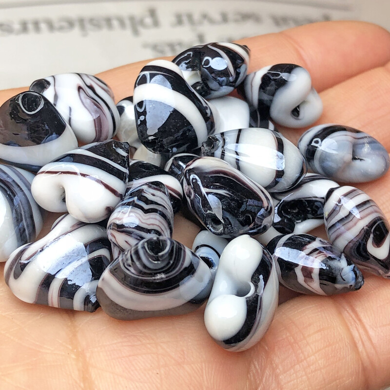 15MM Veľký Murano korálik so srdcom, čiernobielymi pruhmi, lampworkový krištáľový sklenený prívesok na výrobu DIY náušníc, náramkov, doplnkov.
