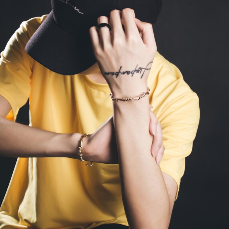 Móda osobnosť Thorn Line Geometrický rukáv Ostnatý drôt Otvorený náramok pre mužov Punk náramok Trend šperky darček