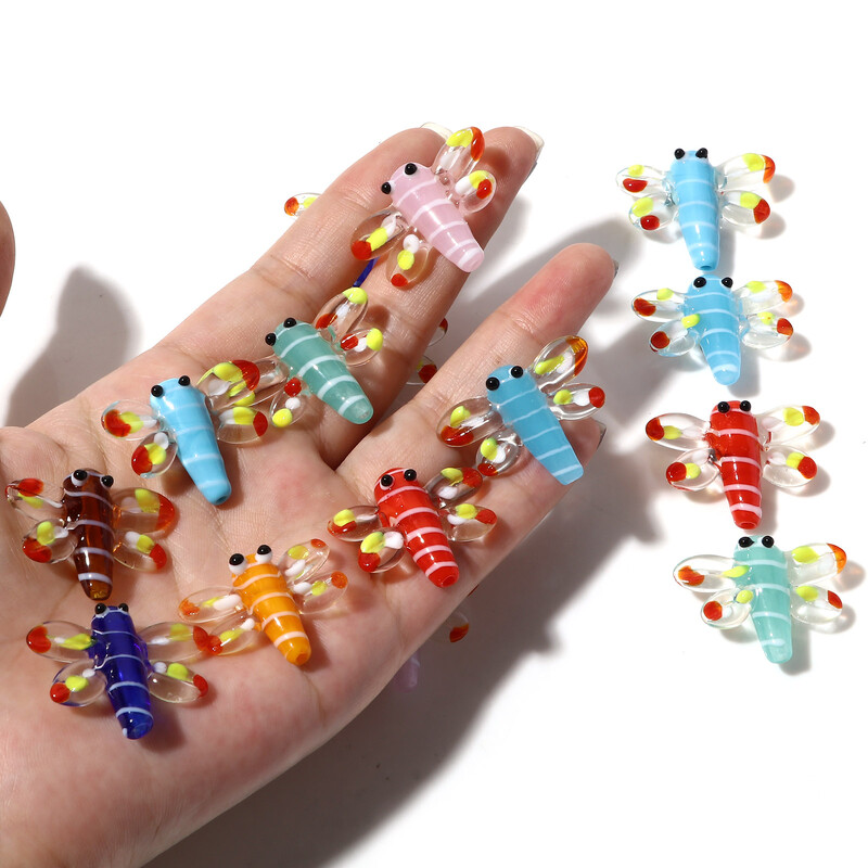 2 ks módne sklenené korálky s motívom hmyzu, 3D vážky, zvieracie viacfarebné dištančné korálky, DIY výroba náramkových šperkov, približne 3 cm x 2,4 cm