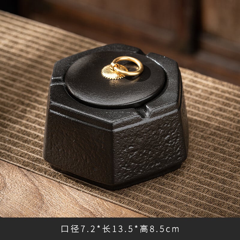 Scrumieră din ceramică grosieră în stil japonez cu capac Scrumieră neagră din ceramică de uz casnic Ornamente de decorare a casei Pahar pentru țigări Ceramica birou de birou