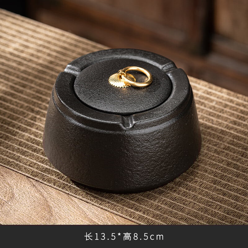 Scrumieră din ceramică grosieră în stil japonez cu capac Scrumieră neagră din ceramică de uz casnic Ornamente de decorare a casei Pahar pentru țigări Ceramica birou de birou