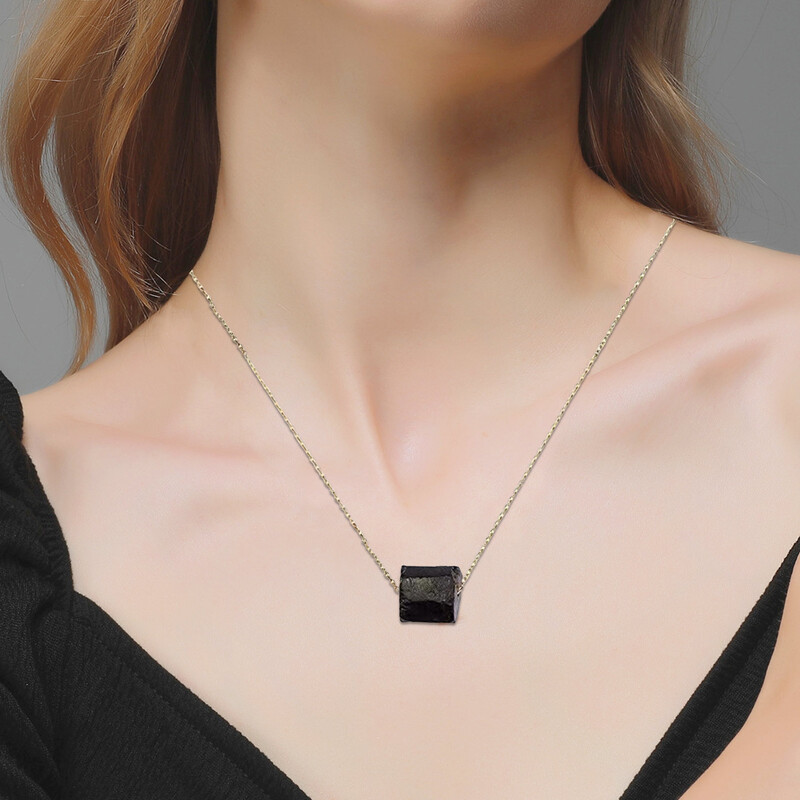 Juodo turmalino krištoliniai karoliai, rankomis pinti juodo turmalino apyrankės, natūralių turmalino akmenų raktikaulio grandinės pakabukas papuošalas