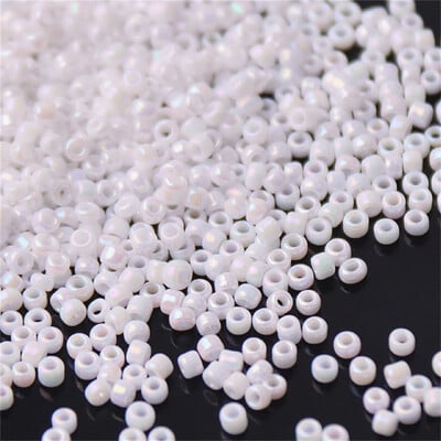 Biela séria českých sklenených korálok, rôzne veľkosti 1,5 mm, 2 mm, 3 mm, 4 mm, okrúhle dištančné korálky na výrobu šperkov, odevov a doplnkov.