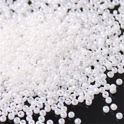 Biela séria českých sklenených korálok, rôzne veľkosti 1,5 mm, 2 mm, 3 mm, 4 mm, okrúhle dištančné korálky na výrobu šperkov, odevov a doplnkov.