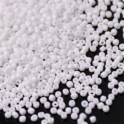 Biela séria českých sklenených korálok, rôzne veľkosti 1,5 mm, 2 mm, 3 mm, 4 mm, okrúhle dištančné korálky na výrobu šperkov, odevov a doplnkov.