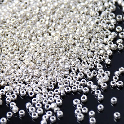 Biela séria českých sklenených korálok, rôzne veľkosti 1,5 mm, 2 mm, 3 mm, 4 mm, okrúhle dištančné korálky na výrobu šperkov, odevov a doplnkov.
