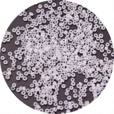 Biela séria českých sklenených korálok, rôzne veľkosti 1,5 mm, 2 mm, 3 mm, 4 mm, okrúhle dištančné korálky na výrobu šperkov, odevov a doplnkov.