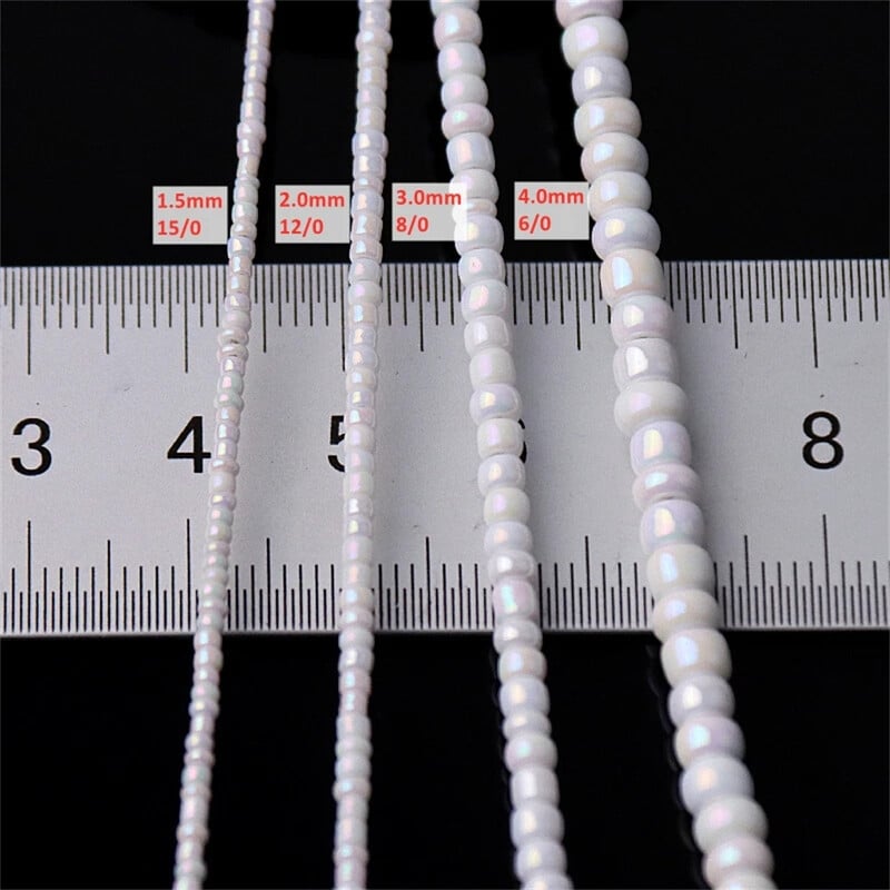 Biela séria českých sklenených korálok, rôzne veľkosti 1,5 mm, 2 mm, 3 mm, 4 mm, okrúhle dištančné korálky na výrobu šperkov, odevov a doplnkov.