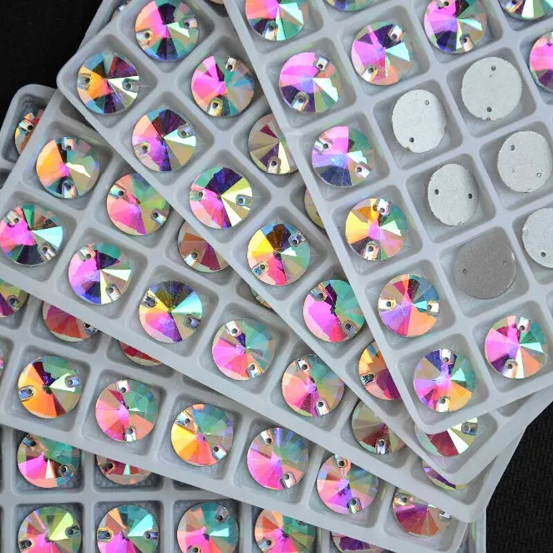 AAA minőség, 8mm ~ 18mm kristály AB Color Kerek Rivoli kristály Ezüst alap két lyukkal varrva kőre.