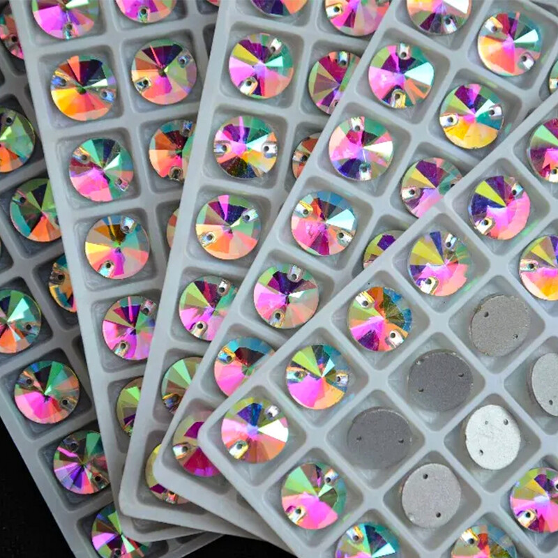 AAA minőség, 8mm ~ 18mm kristály AB Color Kerek Rivoli kristály Ezüst alap két lyukkal varrva kőre.