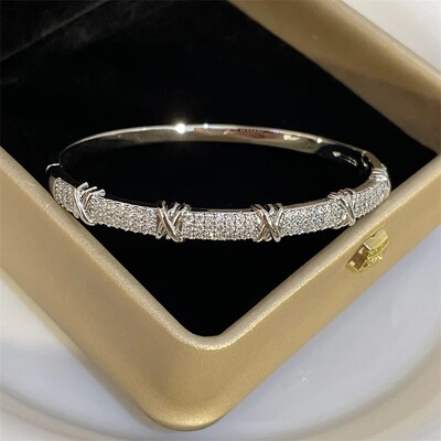 Južna Koreja Nova izuzetna jednostavna cvjetna narukvica Slatka romantična modna temperamentna narukvica Ženski nakit