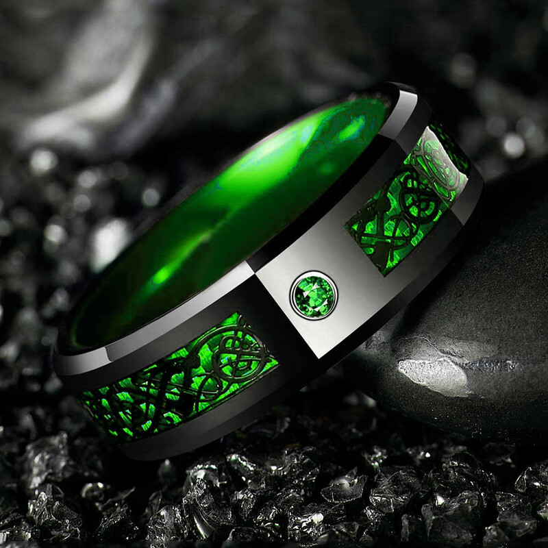 Modni 8 mm muški crni volfram vjenčani prsten s keltskim zmajem s umetnutim zelenim cirkonom Punk muški prsten od nehrđajućeg čelika i zelenih ugljičnih vlakana