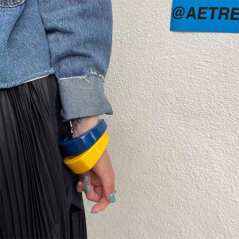 Divat-geometria szabálytalan színes gyanta akril mandzsetta karkötők nőknek Dopamin széles vastag karkötők bájos parti kézi ékszerek