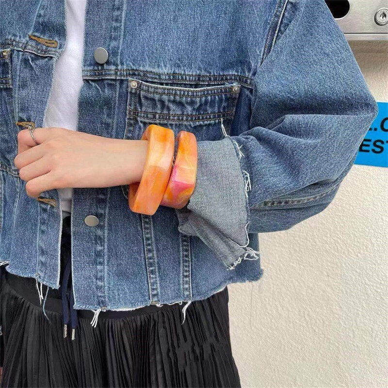 Divat-geometria szabálytalan színes gyanta akril mandzsetta karkötők nőknek Dopamin széles vastag karkötők bájos parti kézi ékszerek