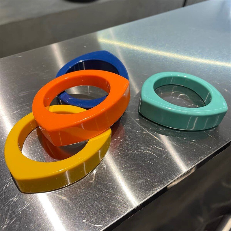 Divat-geometria szabálytalan színes gyanta akril mandzsetta karkötők nőknek Dopamin széles vastag karkötők bájos parti kézi ékszerek