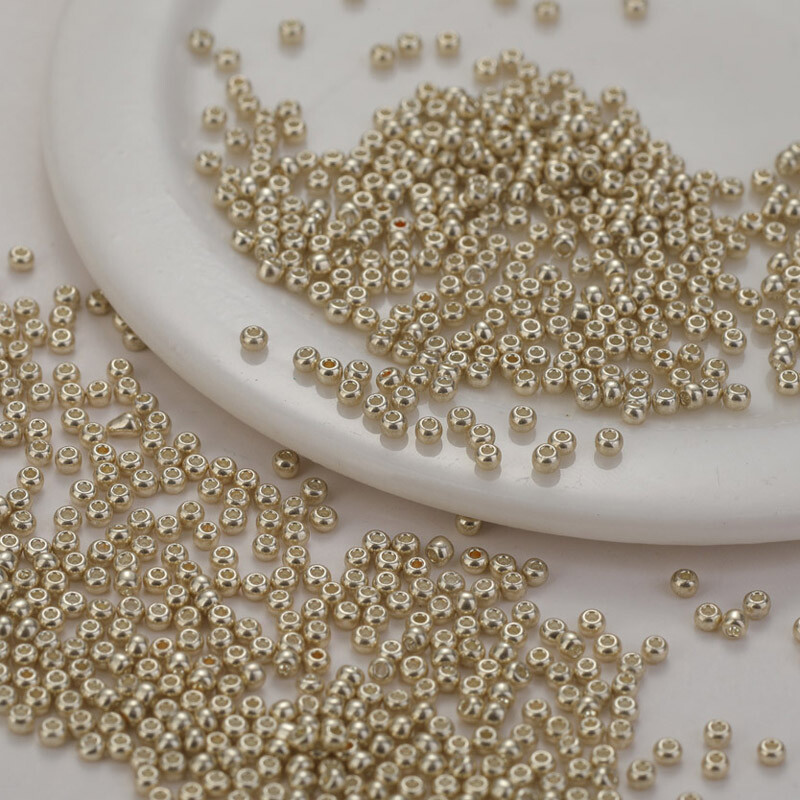 900 kusov 11/0 vodeodolných metalických sklenených korálok pre boho šitie, 10 gramov/vrecko, 2,0 mm japonské sklenené korálky
