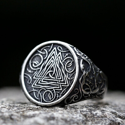 2023 ÚJ Férfi 316L-es rozsdamentes acél gyűrűk Vintage Nordic Ethnic Belief Odin Viking Rune Ring Amulett ékszerek ingyenes szállítás