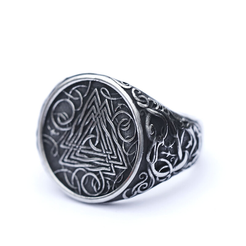 2023 ÚJ Férfi 316L-es rozsdamentes acél gyűrűk Vintage Nordic Ethnic Belief Odin Viking Rune Ring Amulett ékszerek ingyenes szállítás