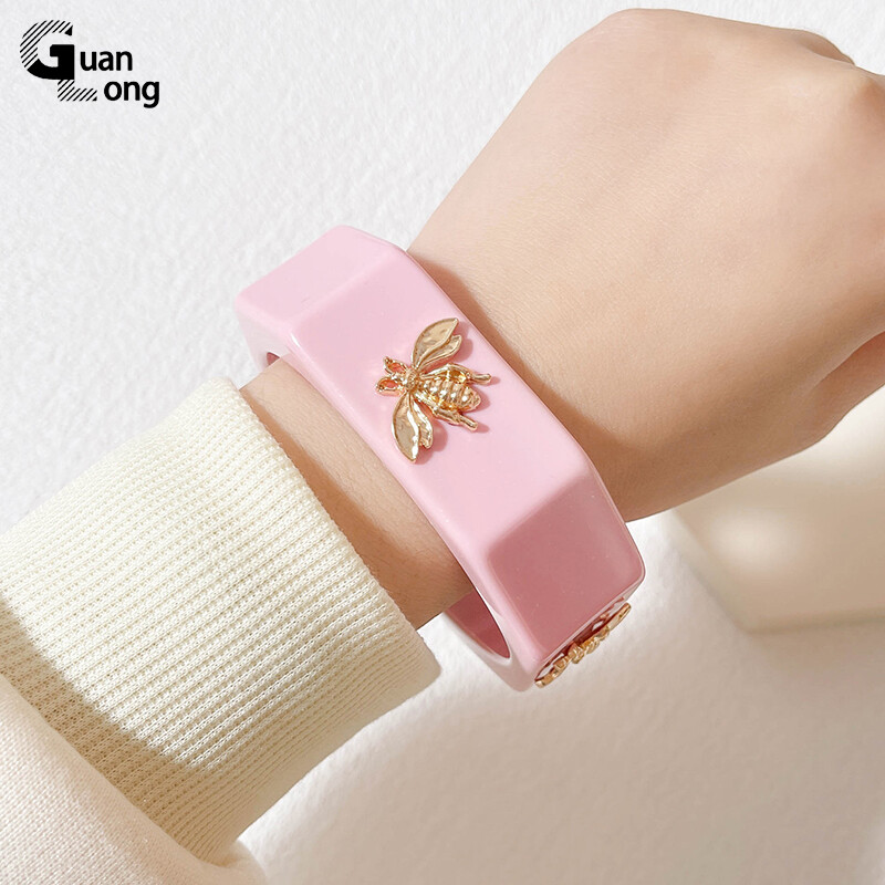 GuanLong többszínű Bee akril divatos karkötők nőknek geometrikus, luxus négyzet alakú indiai karkötők tervezői bájjal