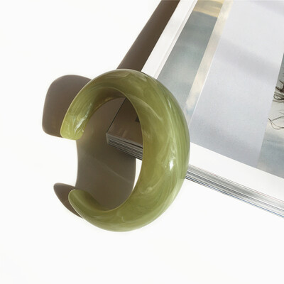 UJBOX Χονδρική 12 Χρώματα Κοσμήματα καρπού Μικρού μεγέθους 54mm Ακρυλική Ρητίνη Χονδροειδή Ανοιγόμενα βραχιόλια για Γυναικεία