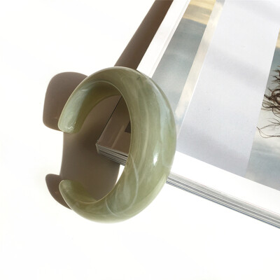 UJBOX Χονδρική 12 Χρώματα Κοσμήματα καρπού Μικρού μεγέθους 54mm Ακρυλική Ρητίνη Χονδροειδή Ανοιγόμενα βραχιόλια για Γυναικεία