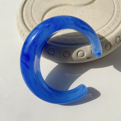 UJBOX Χονδρική 12 Χρώματα Κοσμήματα καρπού Μικρού μεγέθους 54mm Ακρυλική Ρητίνη Χονδροειδή Ανοιγόμενα βραχιόλια για Γυναικεία