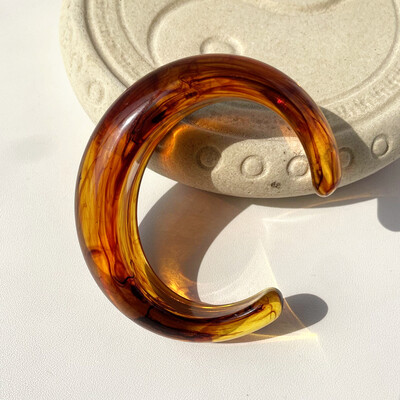 UJBOX Χονδρική 12 Χρώματα Κοσμήματα καρπού Μικρού μεγέθους 54mm Ακρυλική Ρητίνη Χονδροειδή Ανοιγόμενα βραχιόλια για Γυναικεία