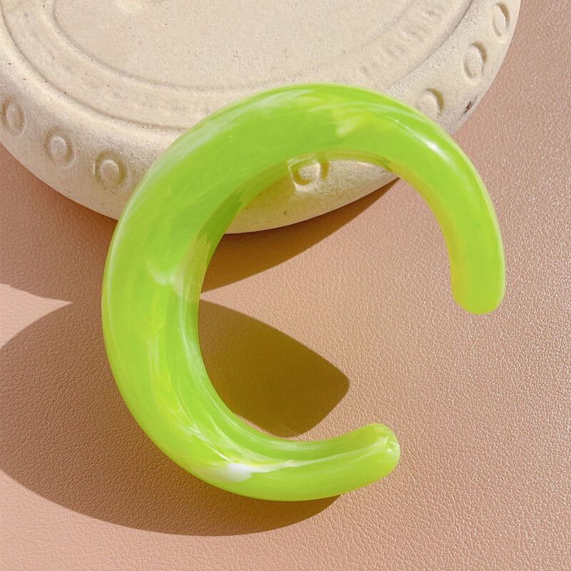 UJBOX Χονδρική 12 Χρώματα Κοσμήματα καρπού Μικρού μεγέθους 54mm Ακρυλική Ρητίνη Χονδροειδή Ανοιγόμενα βραχιόλια για Γυναικεία