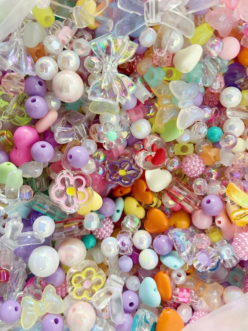 50G/100G Radomly Mixing Style Jarná farba Akrylové korálky na výrobu náramkov, šperkov, DIY doplnkov, roztomilé barokové puzzle z plastu