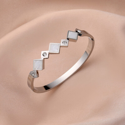 Luksuzna narukvica od korejskog cvijeća od titanijskog čelika, modni lagani luksuzni narukvica za žene, široka narukvica za Valentinovo