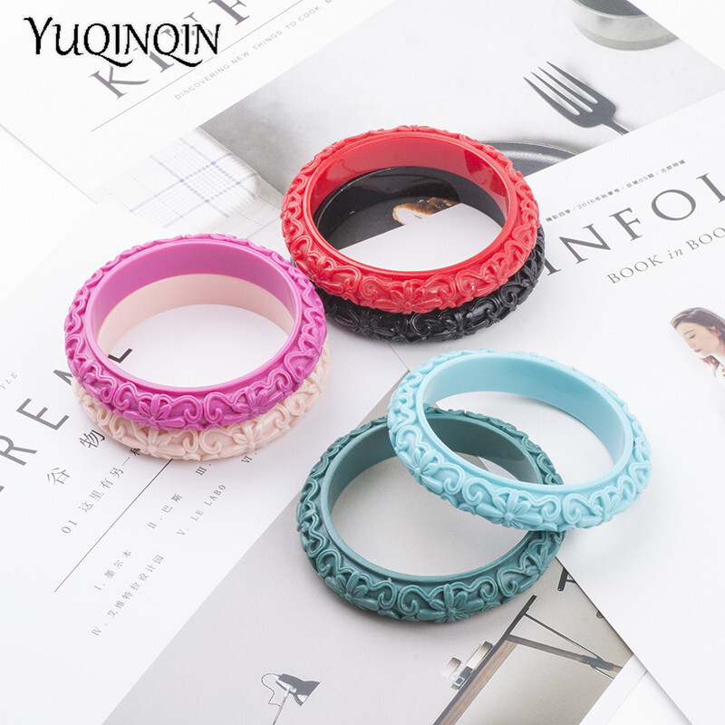 Klasszikus műgyanta mandzsetta gravírozott virág karkötők karkötők női új divat akril karkötő női egyszerű varázslat esküvői ékszerek