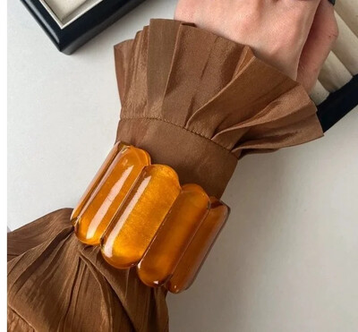 Túlzásba vitt nagy karamellnyílású, széles akrilgyanta karkötő női lányoknak. Kitűnő, vaskos karperec divatékszerek